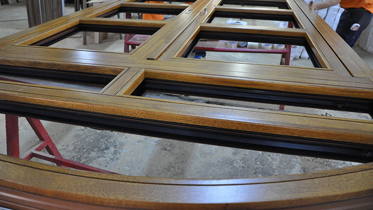fabrication de portes et fenêtres bois aluminium